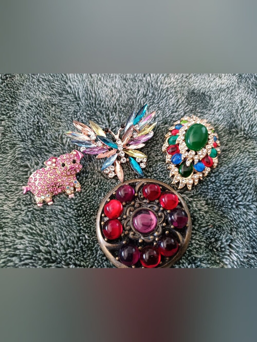 4-piece Brooch Bundle